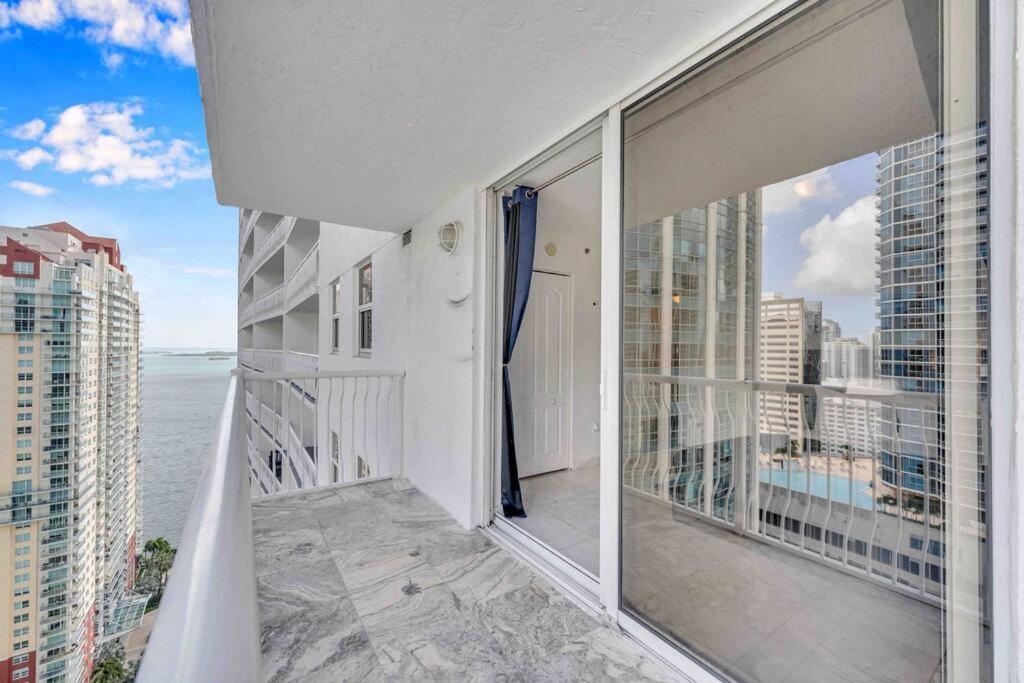 Iconic High Floor 3 Bedrooms In The Heart Of Miami Exterior photo