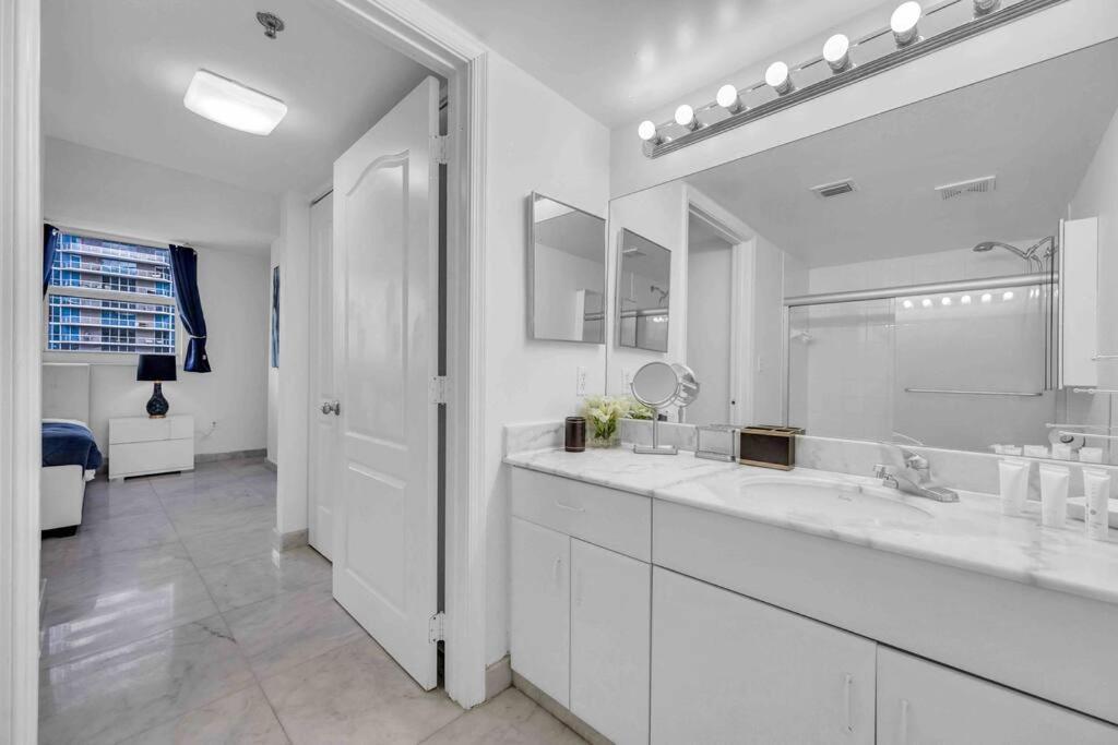 Iconic High Floor 3 Bedrooms In The Heart Of Miami Exterior photo