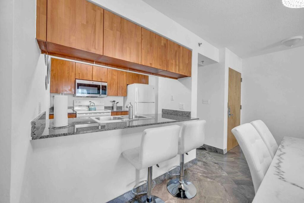 Iconic High Floor 3 Bedrooms In The Heart Of Miami Exterior photo