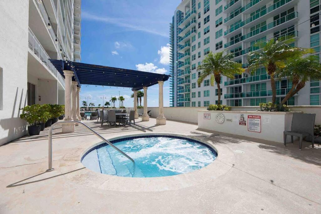Iconic High Floor 3 Bedrooms In The Heart Of Miami Exterior photo