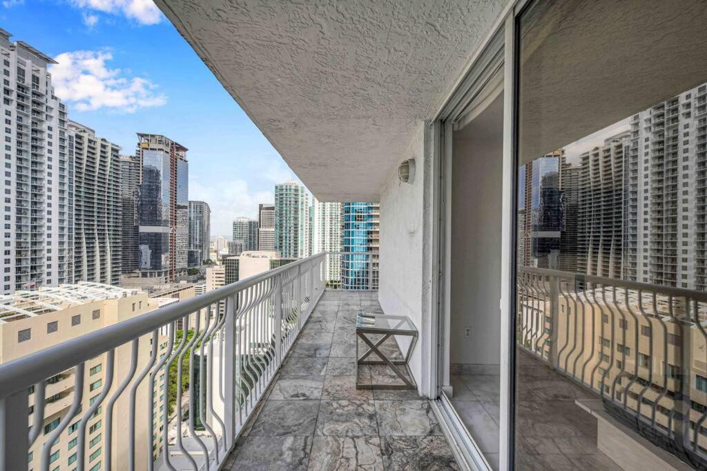 Iconic High Floor 3 Bedrooms In The Heart Of Miami Exterior photo