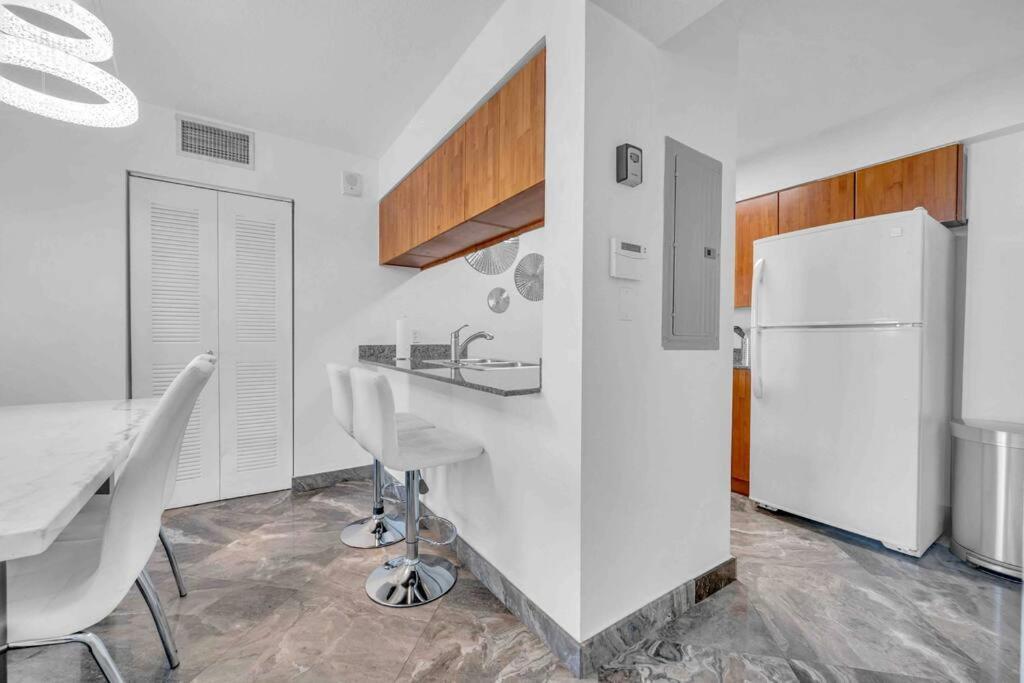 Iconic High Floor 3 Bedrooms In The Heart Of Miami Exterior photo